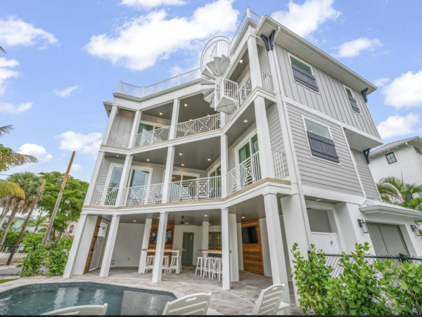 Sensational Coastal Vacation Home in Siesta Key with Pool and Great Location!