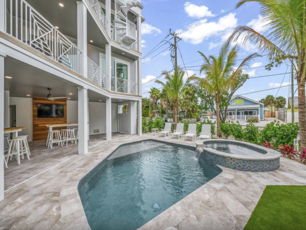 Sensational Coastal Vacation Home in Siesta Key with Pool and Great Location!