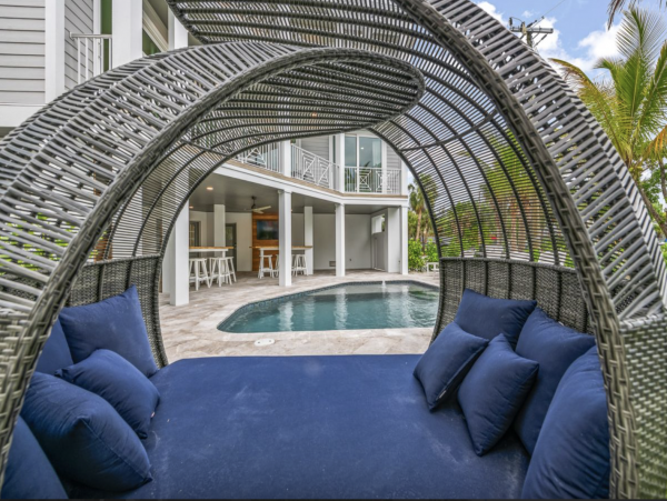 Sensational Coastal Vacation Home in Siesta Key with Pool and Great Location!