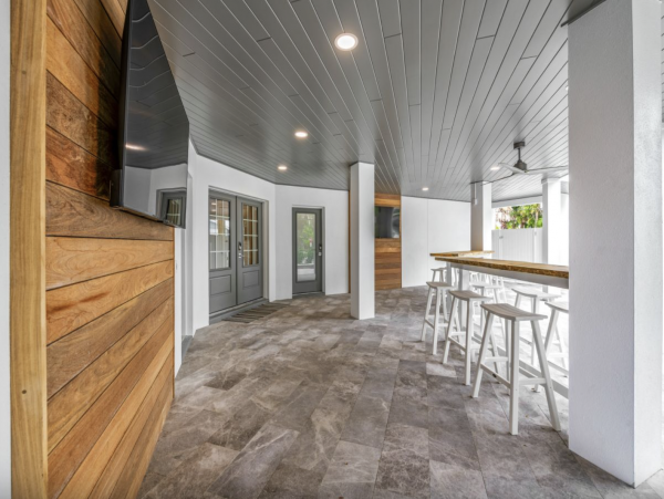 Sensational Coastal Vacation Home in Siesta Key with Pool and Great Location!