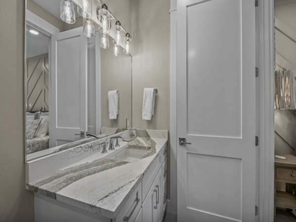 Sensational Coastal Vacation Home in Siesta Key with Pool and Great Location!