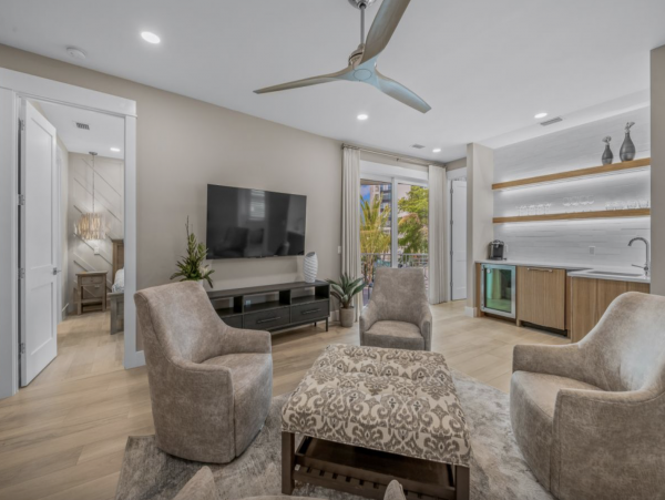 Sensational Coastal Vacation Home in Siesta Key with Pool and Great Location!