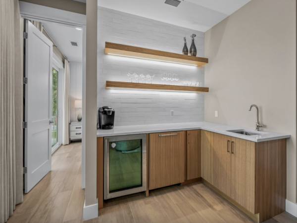 Sensational Coastal Vacation Home in Siesta Key with Pool and Great Location!