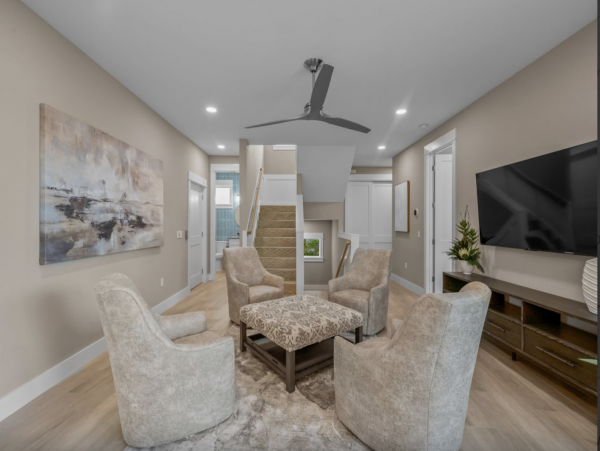 Sensational Coastal Vacation Home in Siesta Key with Pool and Great Location!