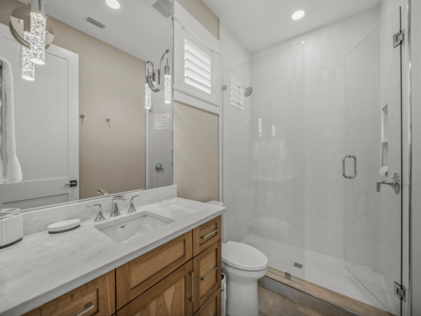 Sensational Coastal Vacation Home in Siesta Key with Pool and Great Location!