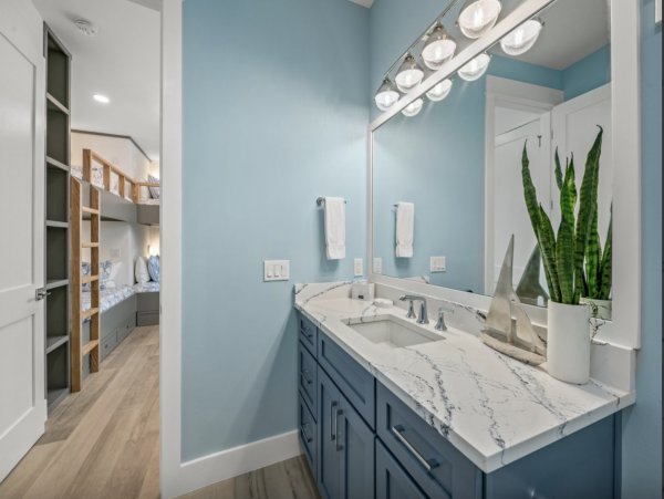 Sensational Coastal Vacation Home in Siesta Key with Pool and Great Location!