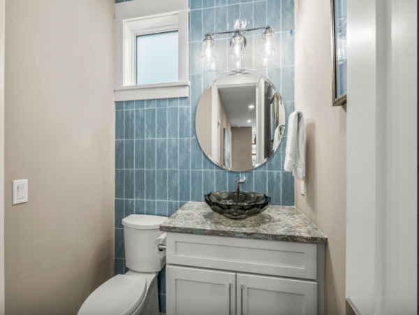Sensational Coastal Vacation Home in Siesta Key with Pool and Great Location!