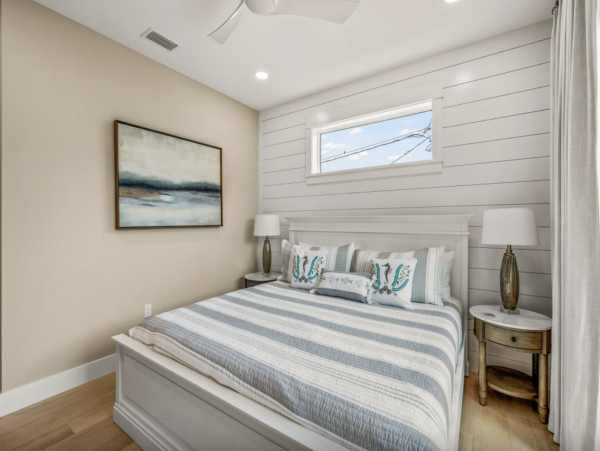 Sensational Coastal Vacation Home in Siesta Key with Pool and Great Location!