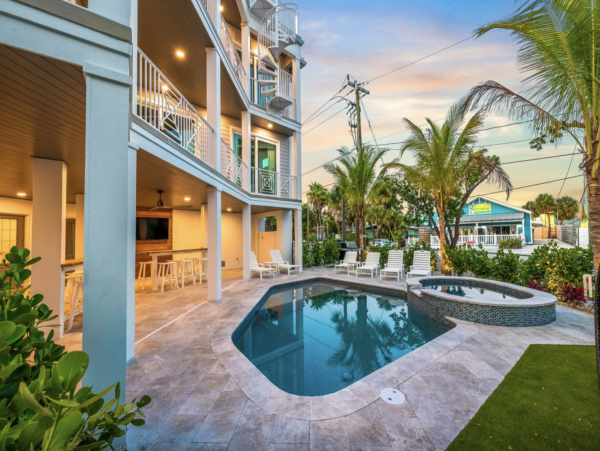 Sensational Coastal Vacation Home in Siesta Key with Pool and Great Location!