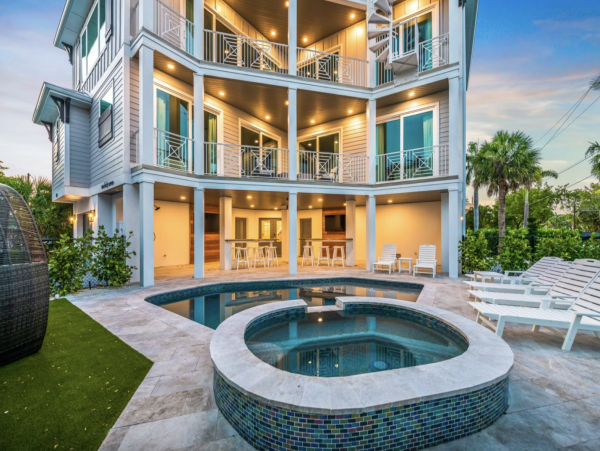 Sensational Coastal Vacation Home in Siesta Key with Pool and Great Location!