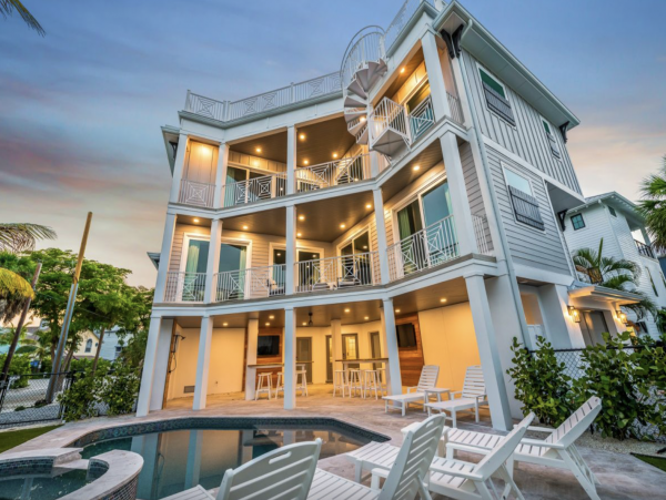 Sensational Coastal Vacation Home in Siesta Key with Pool and Great Location!