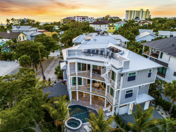 Sensational Coastal Vacation Home in Siesta Key with Pool and Great Location!