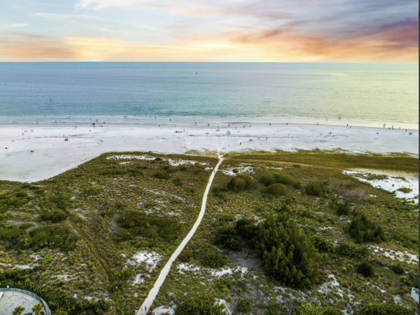 Sensational Coastal Vacation Home in Siesta Key with Pool and Great Location!