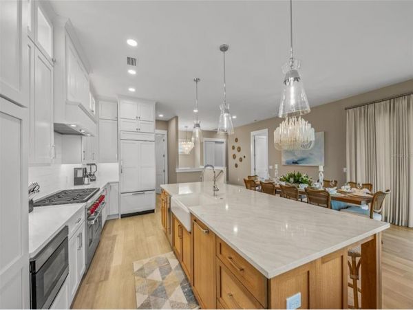Sensational Coastal Vacation Home in Siesta Key with Pool and Great Location!