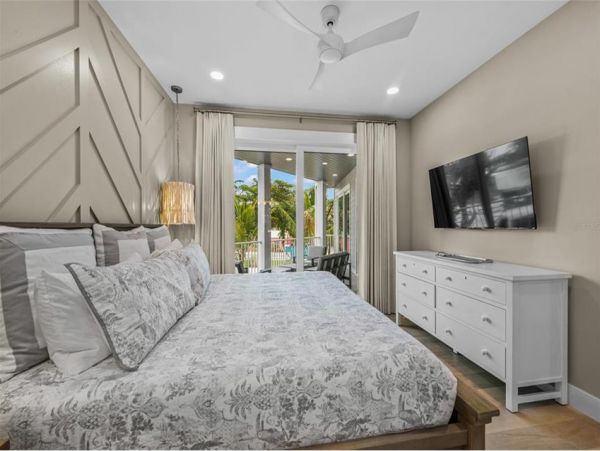 Sensational Coastal Vacation Home in Siesta Key with Pool and Great Location!