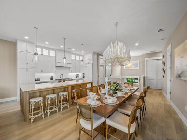 Sensational Coastal Vacation Home in Siesta Key with Pool and Great Location!