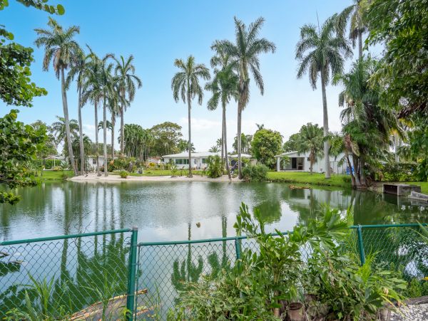 Hollywood Vacation Home Four Bedroom
