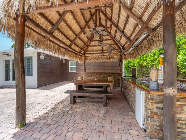 Hollywood Vacation Home Four Bedroom