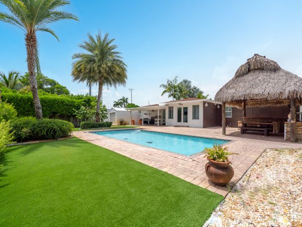 Hollywood Vacation Home Four Bedroom