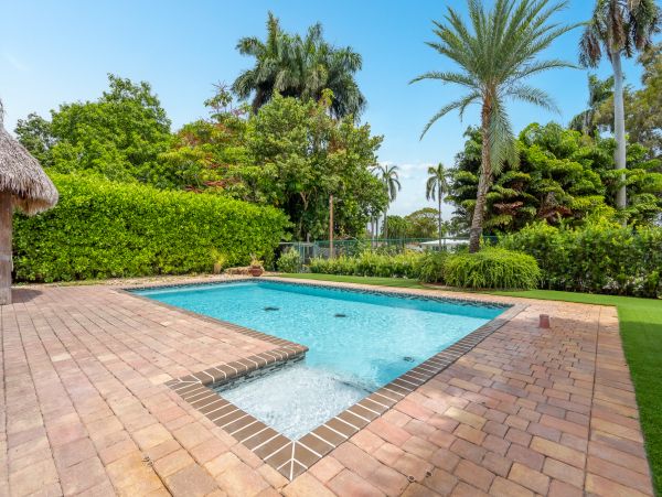 Hollywood Vacation Home Four Bedroom