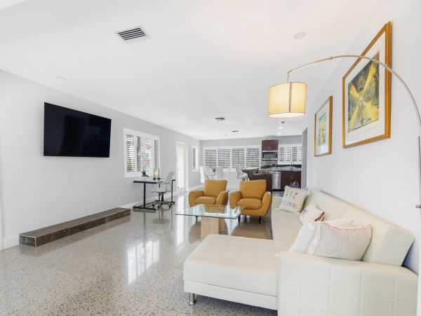 Hollywood Vacation Home Four Bedroom