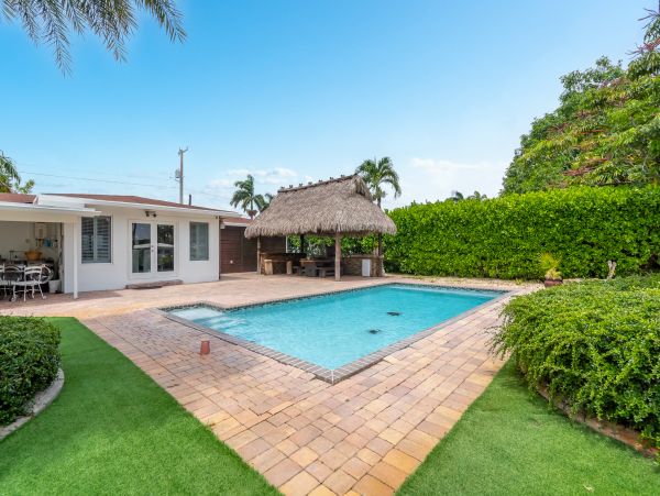Hollywood Vacation Home Four Bedroom