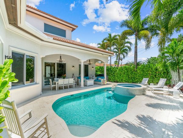 Stunning Vacation Pool Home in Lauderdale By The Sea Sleeps 10