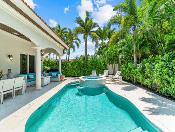 Stunning Vacation Pool Home in Lauderdale By The Sea Sleeps 10