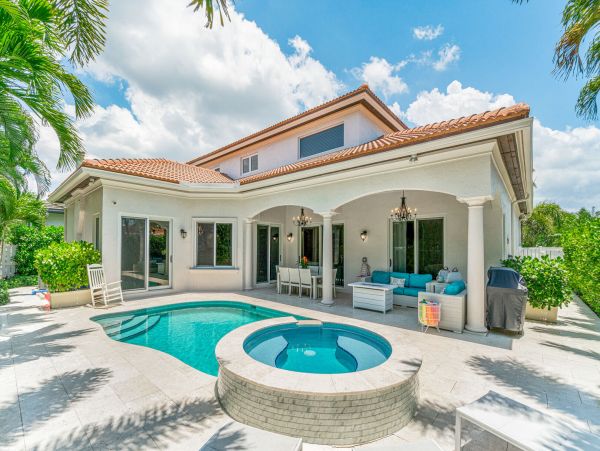Stunning Vacation Pool Home in Lauderdale By The Sea Sleeps 10