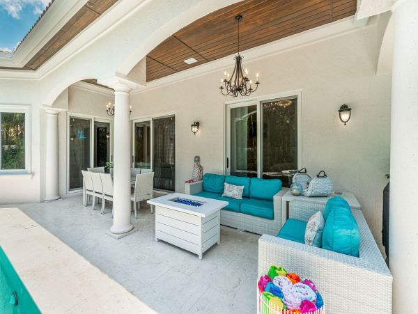 Stunning Vacation Pool Home in Lauderdale By The Sea Sleeps 10