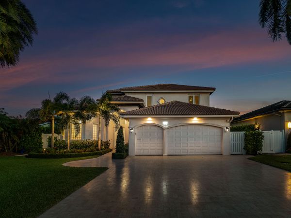 Stunning Vacation Pool Home in Lauderdale By The Sea Sleeps 10