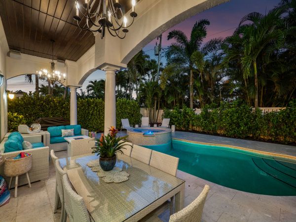 Stunning Vacation Pool Home in Lauderdale By The Sea Sleeps 10