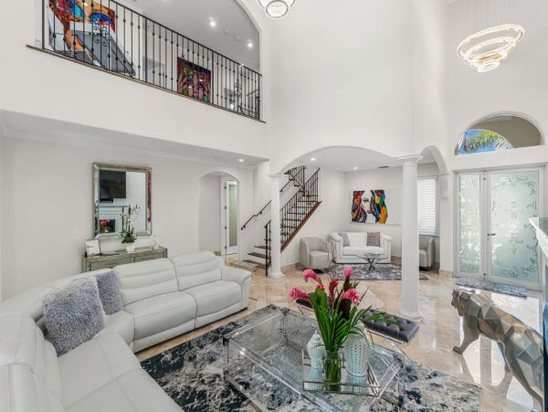 Stunning Vacation Pool Home in Lauderdale By The Sea Sleeps 10