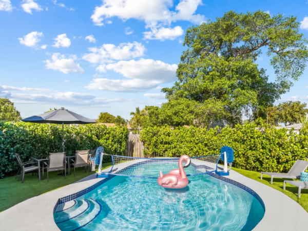 Lovely 4 Bedroom Home with Private Pool in Dania Beach