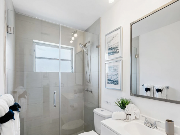 Lovely 4 Bedroom Home with Private Pool in Dania Beach