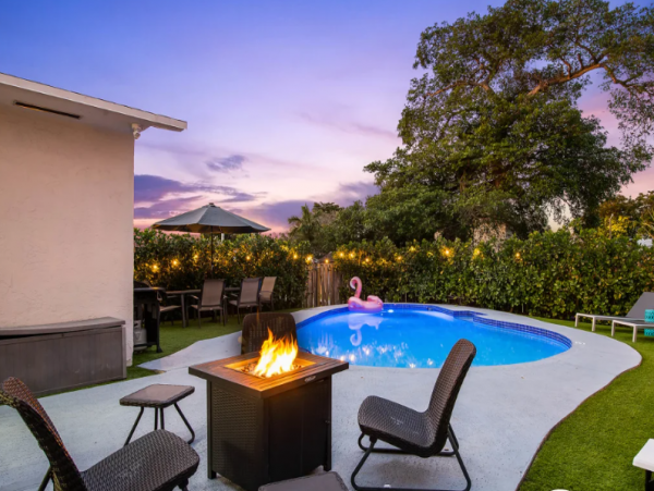 Lovely 4 Bedroom Home with Private Pool in Dania Beach