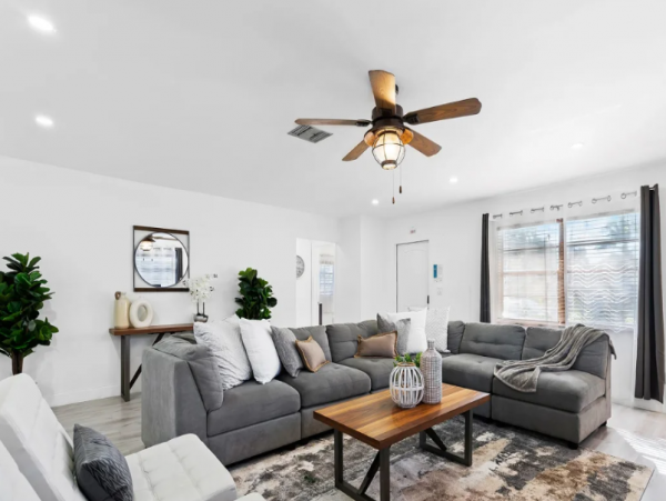 Lovely 4 Bedroom Home with Private Pool in Dania Beach