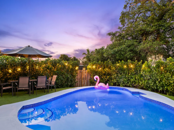 Lovely 4 Bedroom Home with Private Pool in Dania Beach