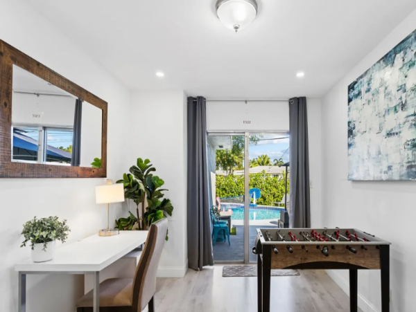 Lovely 4 Bedroom Home with Private Pool in Dania Beach