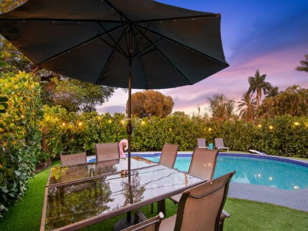 Lovely 4 Bedroom Home with Private Pool in Dania Beach