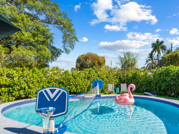 Lovely 4 Bedroom Home with Private Pool in Dania Beach