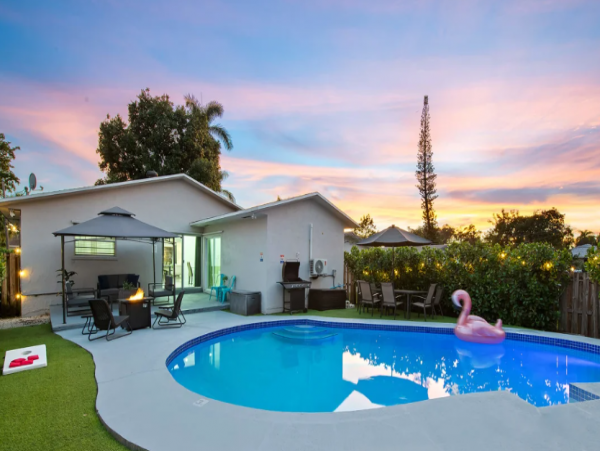 Lovely 4 Bedroom Home with Private Pool in Dania Beach