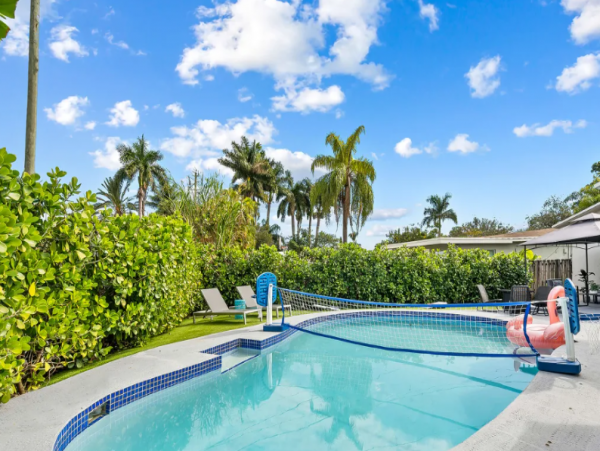 Lovely 4 Bedroom Home with Private Pool in Dania Beach