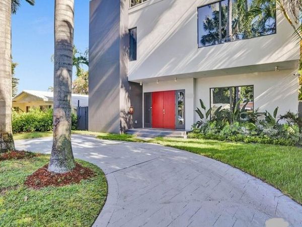 Hollywood Vacation Home Five Bedroom