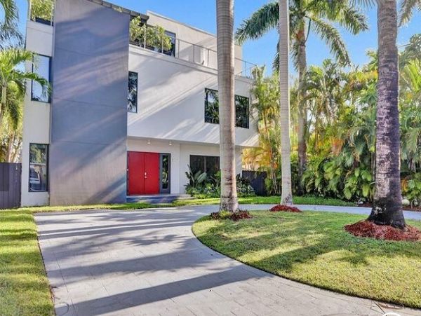 Hollywood Vacation Home Five Bedroom