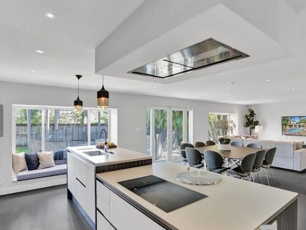 Hollywood Vacation Home Five Bedroom
