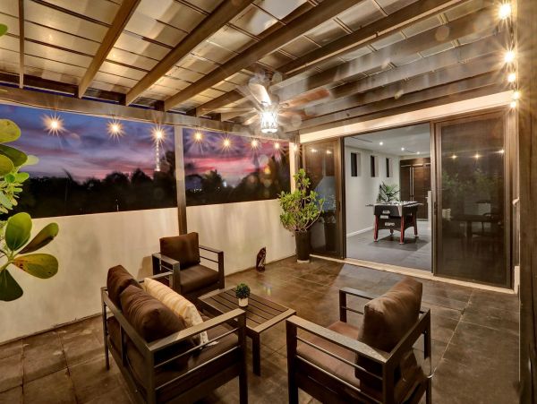Hollywood Vacation Home Five Bedroom