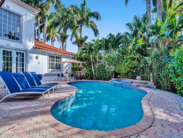 Hollywood 4 Bedroom Home with Private Pool