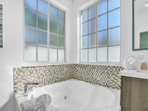 Hollywood 4 Bedroom Home with Private Pool