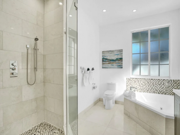 Hollywood 4 Bedroom Home with Private Pool